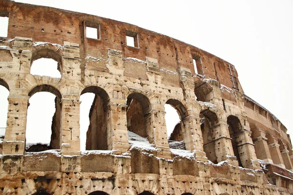 El Coliseo cubierto de nieve —  Fotos de Stock