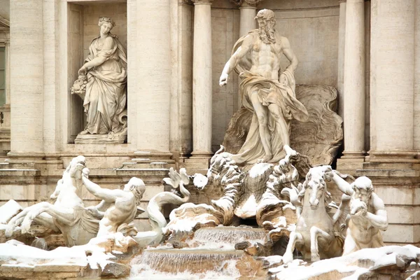 Fontana di Trevi ricoperta di neve — Foto Stock