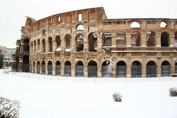 The Coliseum covered by snow — Stock Photo, Image