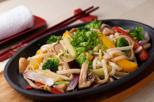 Udon with vegetables — Stock Photo, Image