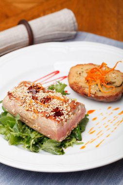 Tuna biftek ve patates