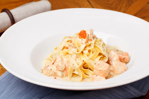 Fettuccine with salmon — Stock Photo, Image