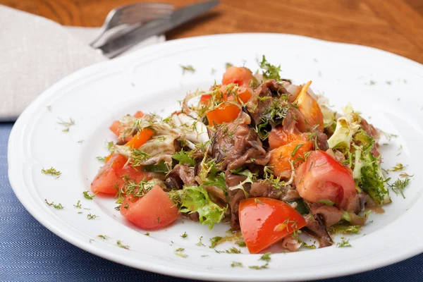 Tofu Soya soslu salata ve domates ile marine edilmiş — Stok fotoğraf
