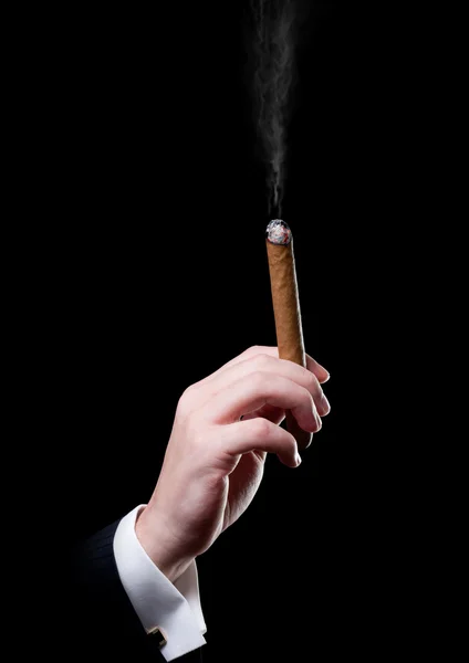 Persona che detiene un sigaro — Foto Stock