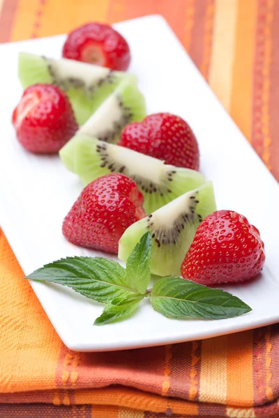 Kiwi and strawberry — Stock Photo, Image