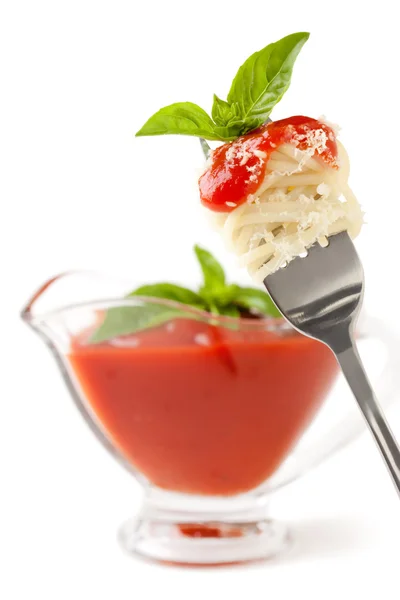 Spaghetti with sauce and parmesan cheese on a fork. — Stock Photo, Image