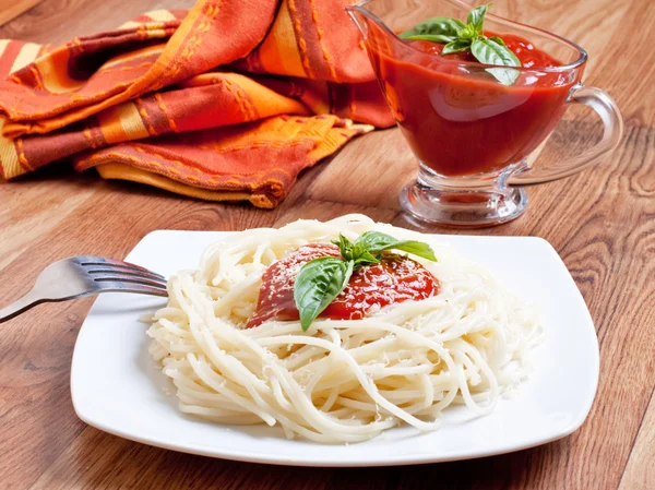 Spaghetti con salsa di pomodoro — Foto Stock