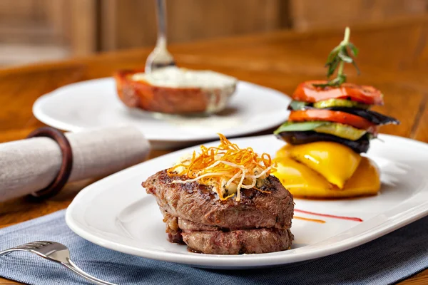 Gegrilltes Steak und Gemüse — Stockfoto