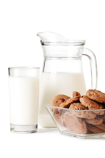 Ποτήρι γάλα και μπισκότων τσιπ σοκολάτας — Φωτογραφία Αρχείου