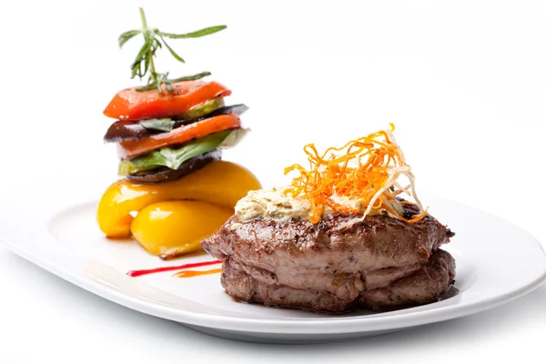Gegrilde biefstuk en groenten — Stockfoto