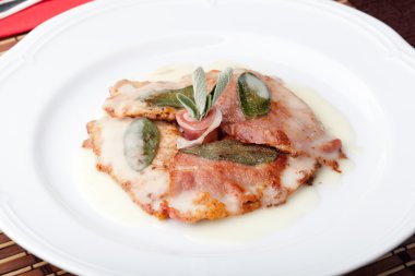 Saltimbocca (tuz ' ım bocca)