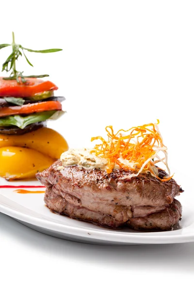 Roston sült steak és a zöldségek — Stock Fotó