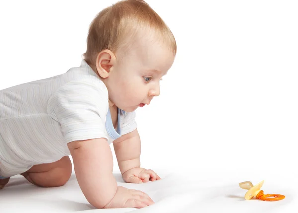 Niño mirando el chupete . — Foto de Stock