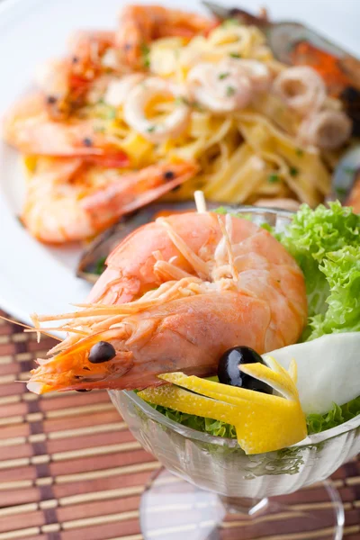 Fettuccine and seafood — Stock Photo, Image