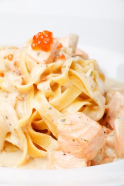 Fettuccine somon ile