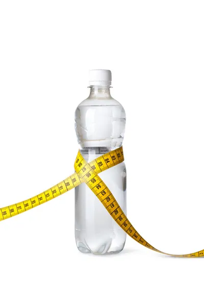 Sárga mérőszalag és egy vizes palackot — Stock Fotó