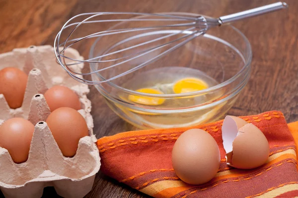 Tel fırçalamak ve yumurta — Stok fotoğraf
