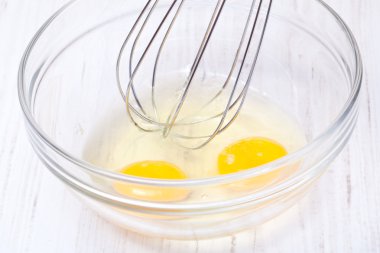 Tel fırçalamak ve yumurta