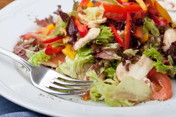 Salada com tomate, champignon e páprica — Fotografia de Stock