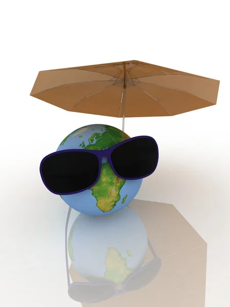 En jordglob är i mörka glasögon under ett paraply — Stockfoto