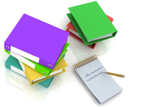 Carpetas y cuaderno con bolígrafo —  Fotos de Stock