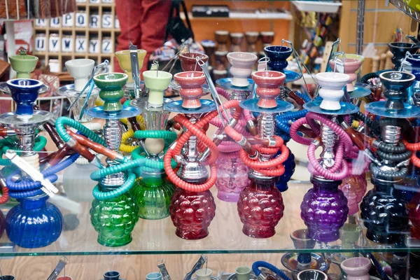 Auswahl sehr farbenfroher marokkanischer Keramik — Stockfoto