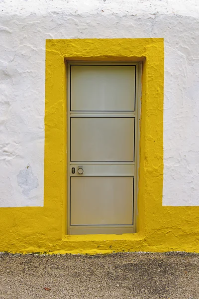 Żółty drzwi — Zdjęcie stockowe
