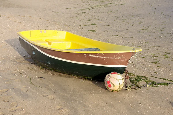 Bir plaj tekne — Stok fotoğraf