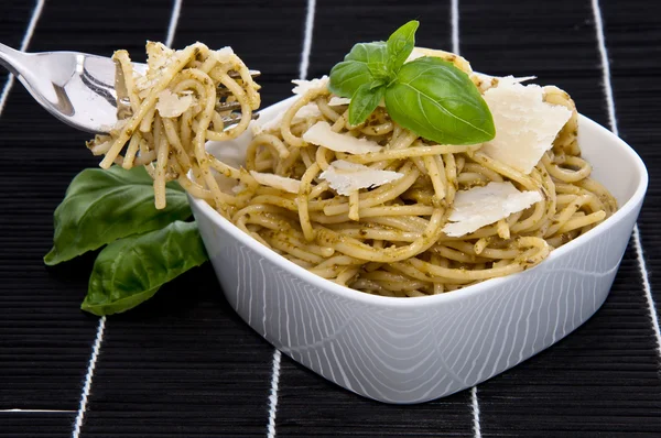 stock image Bowl filled with spaghetti and pesto