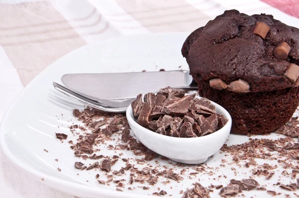 Brown muffins with chocolate and cutlery — Stock Photo, Image