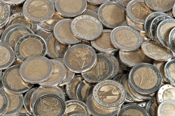 2 ユーロ硬貨の大きなヒープ — ストック写真