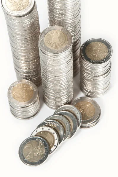 Monete da 2 Euro su sfondo bianco — Foto Stock