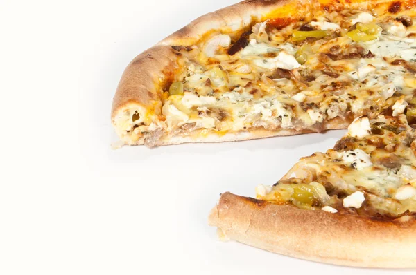 Cheesy pizza met ontbrekende stuk — Stockfoto