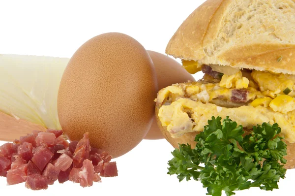Scrampled eggs and raw ingredients on a roll (with clipping path — Stock Photo, Image