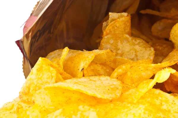 Chips em um saco (com caminho de recorte ) — Fotografia de Stock