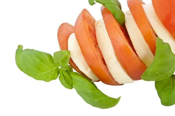Tomatenscheiben mit Mozzarella und frischem Basilikum (mit Clipp — Stockfoto