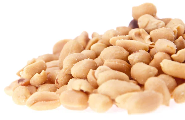 Hromadu arašídů (izolované na bílém) — Stock fotografie