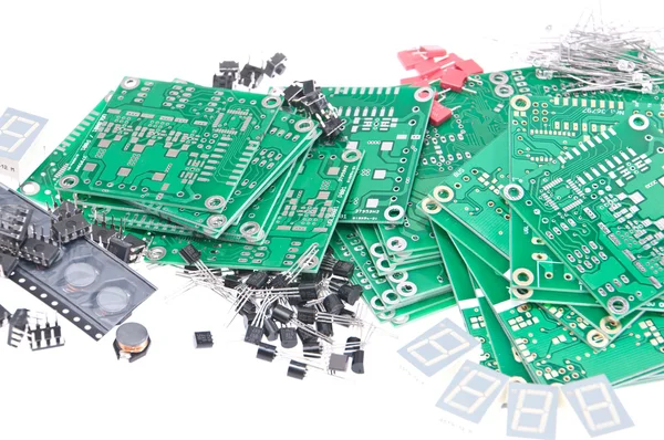 PCB com diferentes partes electrónicas — Fotografia de Stock