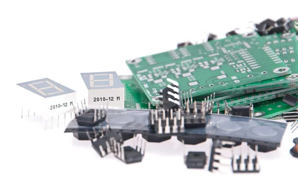 PCB med olika elektroniska delar — Stockfoto