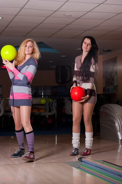 Two beautiful girls in bowling — Stock Photo, Image
