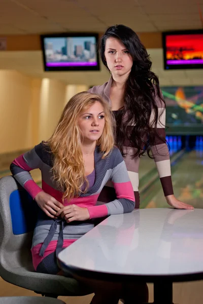 Two beautiful girls in bowling — Stock Photo, Image