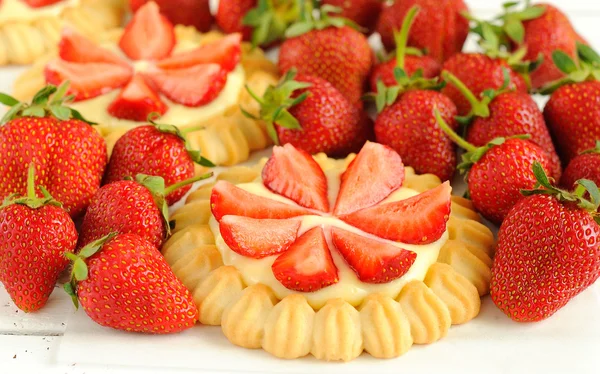 Tartaletas con crema y fresas —  Fotos de Stock