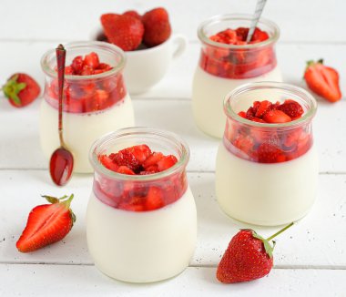 Panna cotta with strawberries clipart