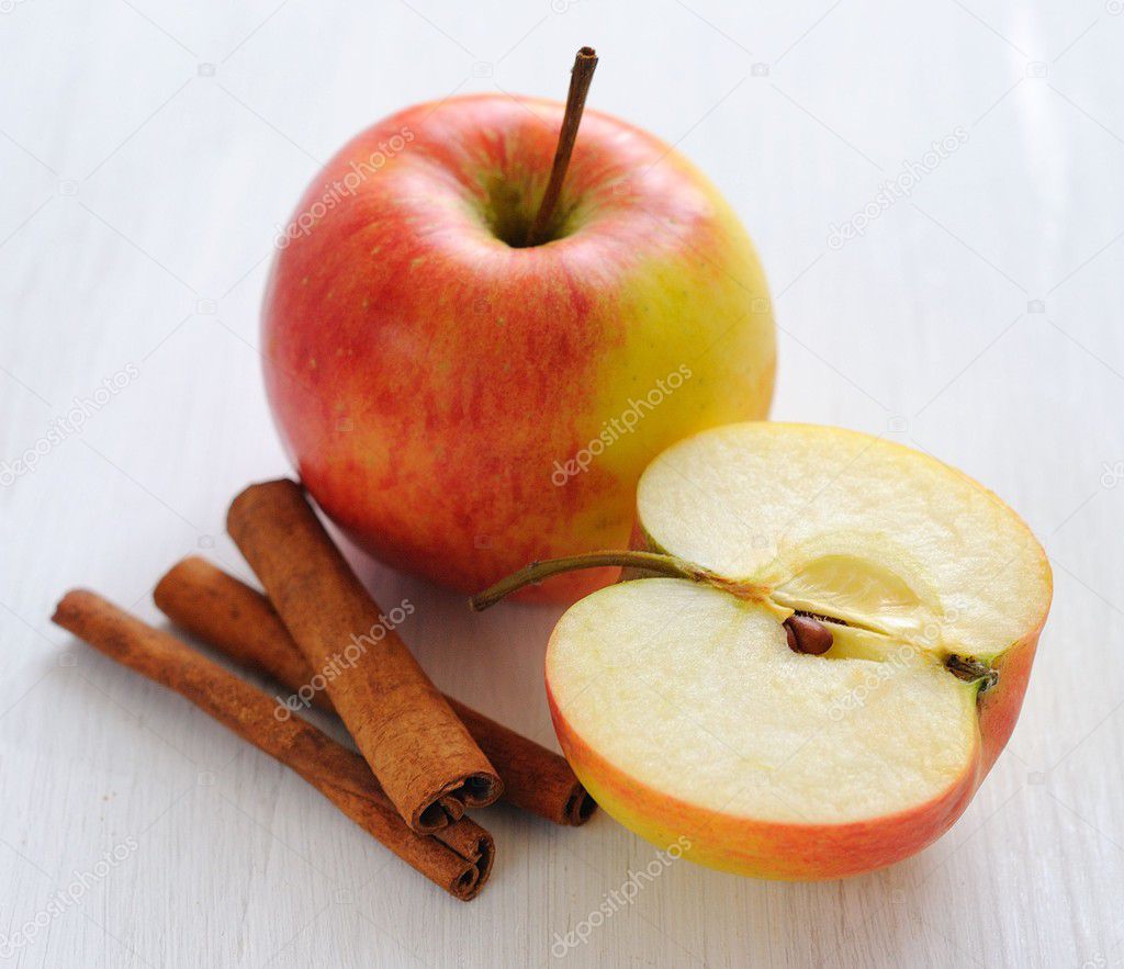 Apples with cinnamon — Stock Photo © Olyina 8488048