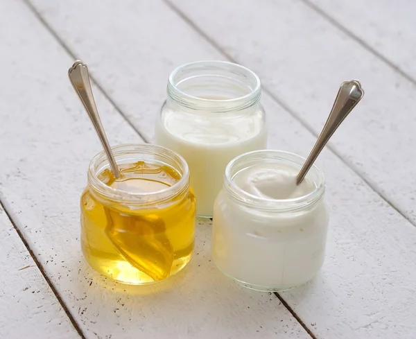 Honing melk en zure room — Stockfoto