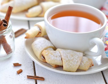 tarçın ve çay simit