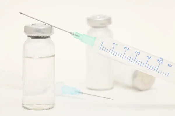 Prazo de validade médico com seringa — Fotografia de Stock