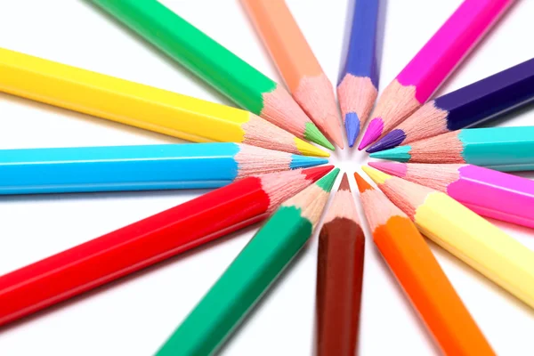 彩色铅笔 (孤立的圈子) — 图库照片