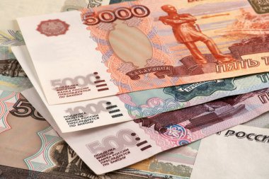 Rus ruble. 500, 1000 ve 5000 ruble banknotlar