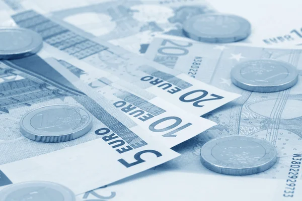 Του ευρώ τραπεζογραμμάτια και κέρματα (μπλε τονισμένα) — Φωτογραφία Αρχείου